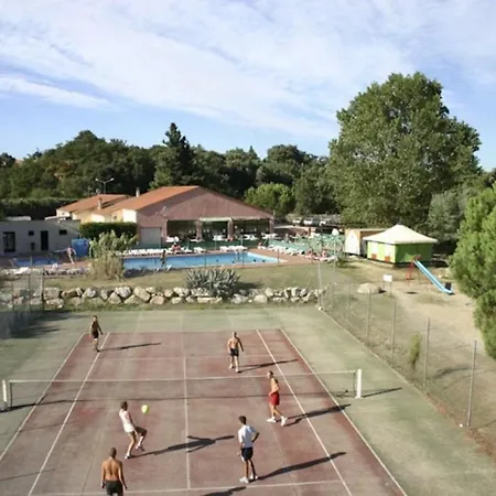Zecamping 3 Etoiles Piscine Chauffee Et Pataugeoire Pet Friendly Campsite